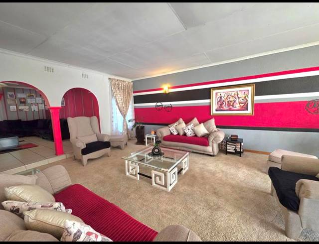 4 BEDROOM HOUSE FOR SALE IN FREEWAY PARK